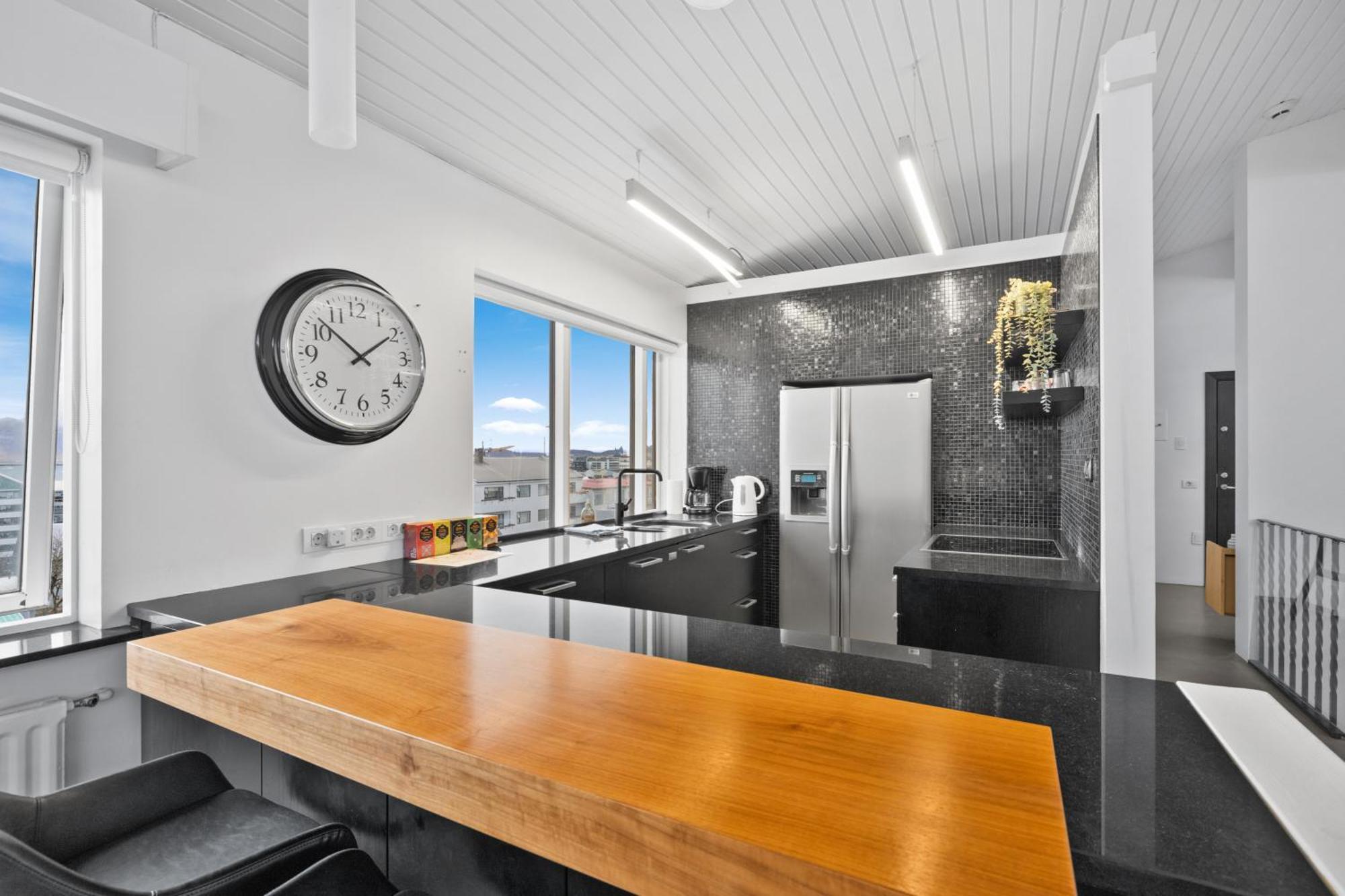 Penthouse Apt On The Shopping Street-Free Parking Reykjavik Exterior photo