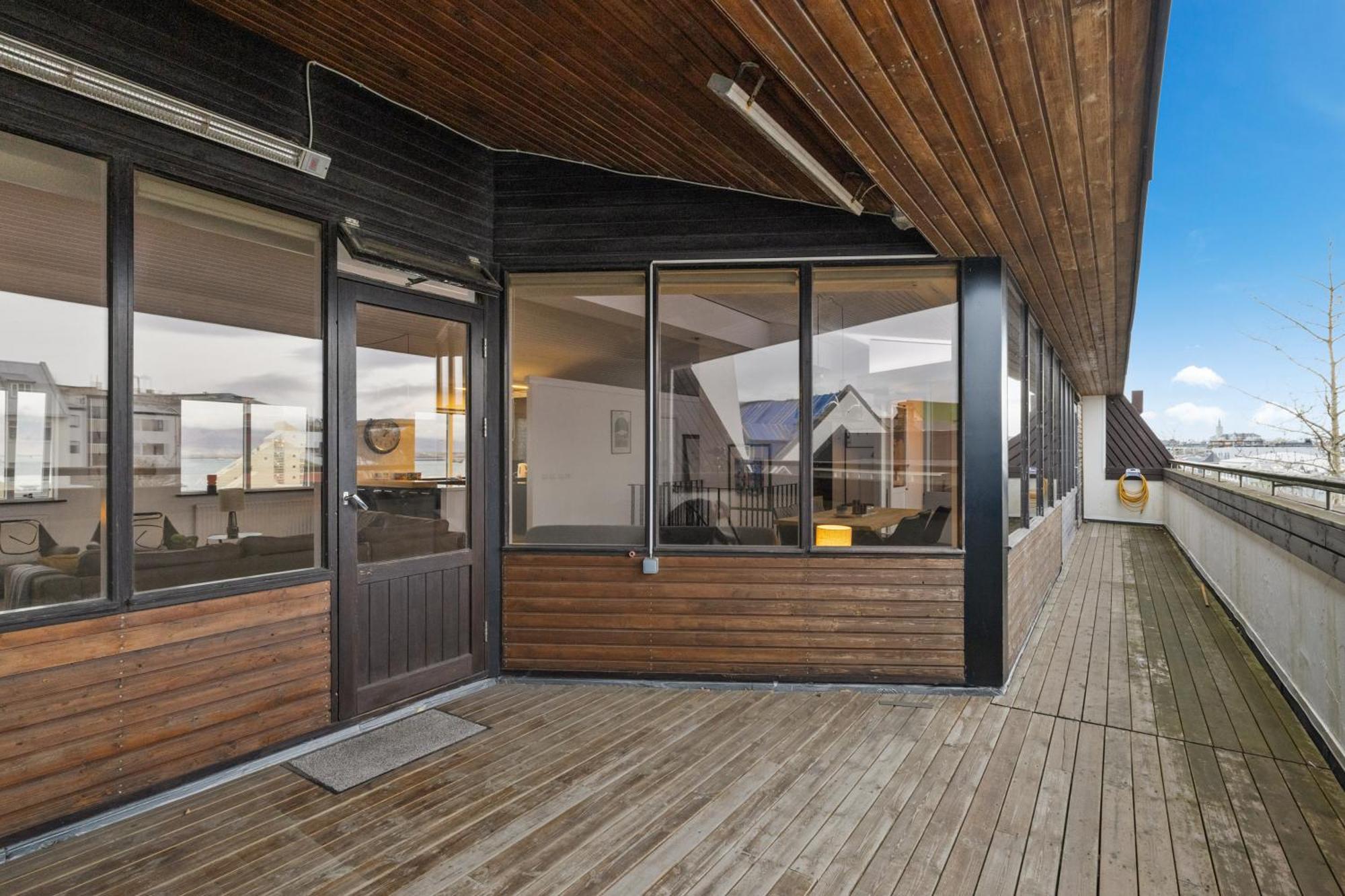 Penthouse Apt On The Shopping Street-Free Parking Reykjavik Exterior photo
